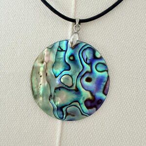 🌊 Abalone Shell Pendant Necklace – Ocean Vibes 🐚💙